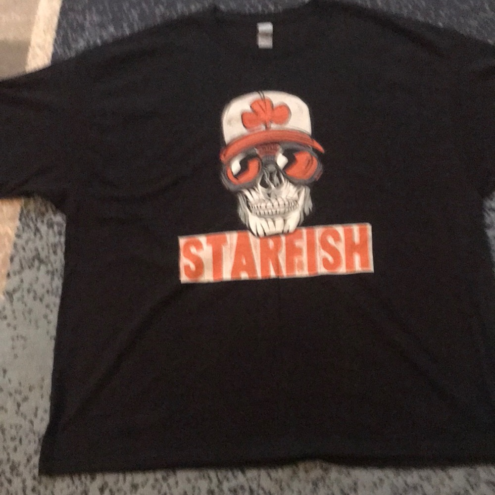 Selling a vintage T-shirt with starfish on the